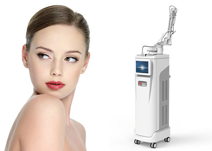 3 In 1 RF Fractional CO2 เลเซอร์ความถี่วิทยุ 10600nm AC 220V / 110V 10A